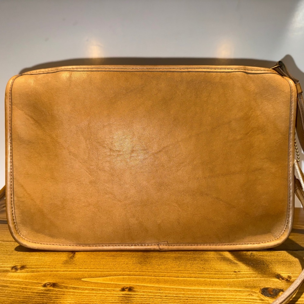Vintage 1970s Coach #9455 British Tan Zippered Clutch Crossbody Basic Bag - Picture 2 of 11